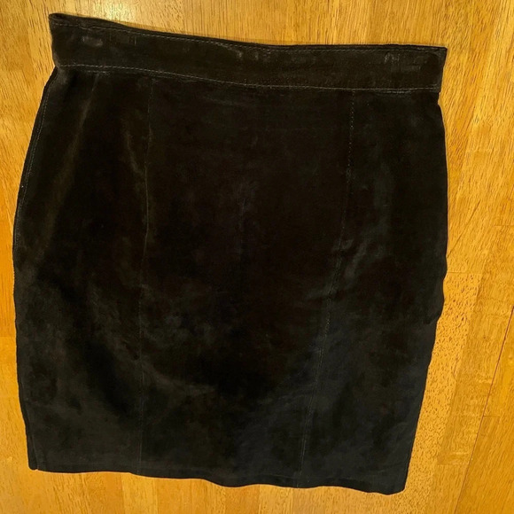 The Limited vintage 100% suede leather skirt, size 6. - Picture 1 of 5